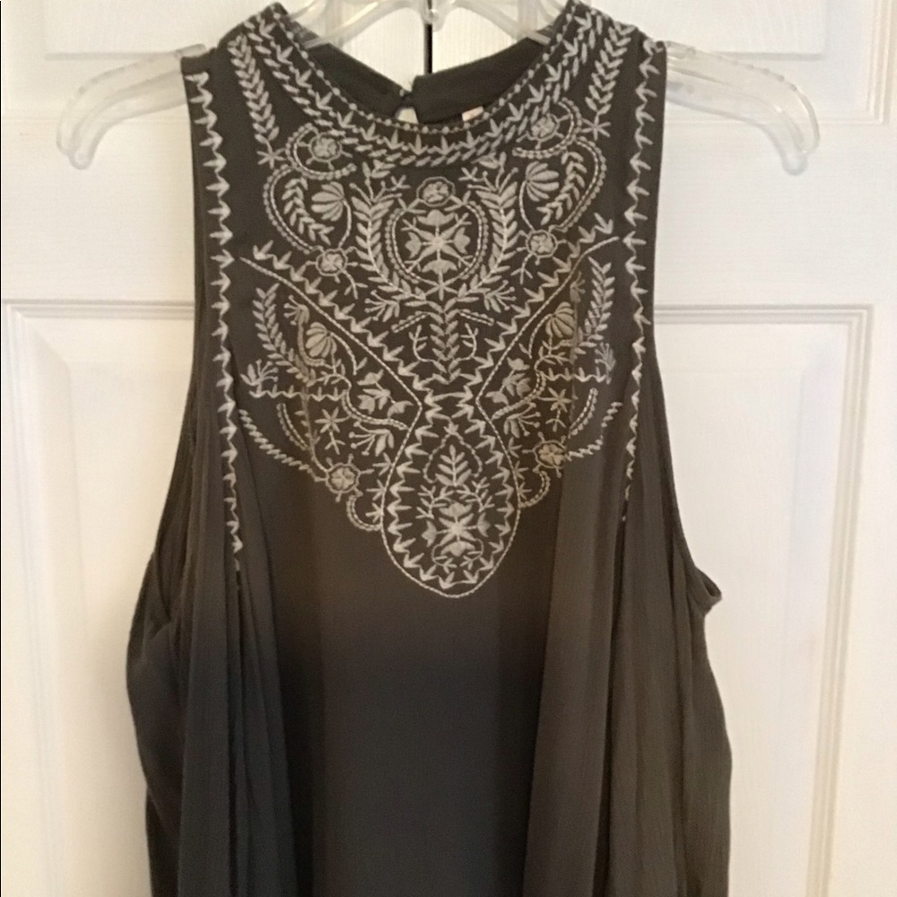 Cold Shoulder Top - Picture 2 of 3